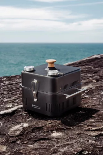 ewig Everdure Cube 360 Holzkohlegrill Schwarz mit Werkzeugset (HBCUBE360B)