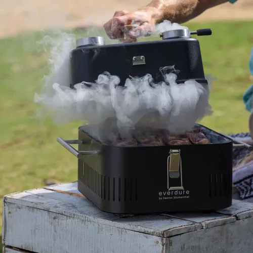 ewig Everdure Cube 360 Holzkohlegrill Schwarz mit Werkzeugset (HBCUBE360B)