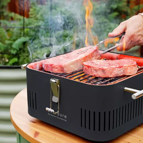 ewig Everdure Cube 360 Holzkohlegrill Schwarz mit Werkzeugset (HBCUBE360B)