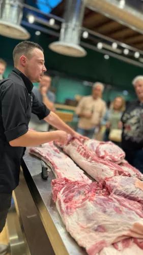 BBQ Valley Meisterkurs zum „Kopf-Schwanz“-Tranchieren eines Schweins (11496)