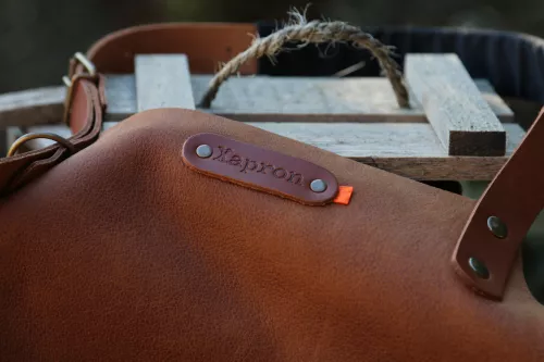 Xschürze Xapron Rinderschürze mit cognacfarbenem Lederhalsband (mittel) (SA390111-74)